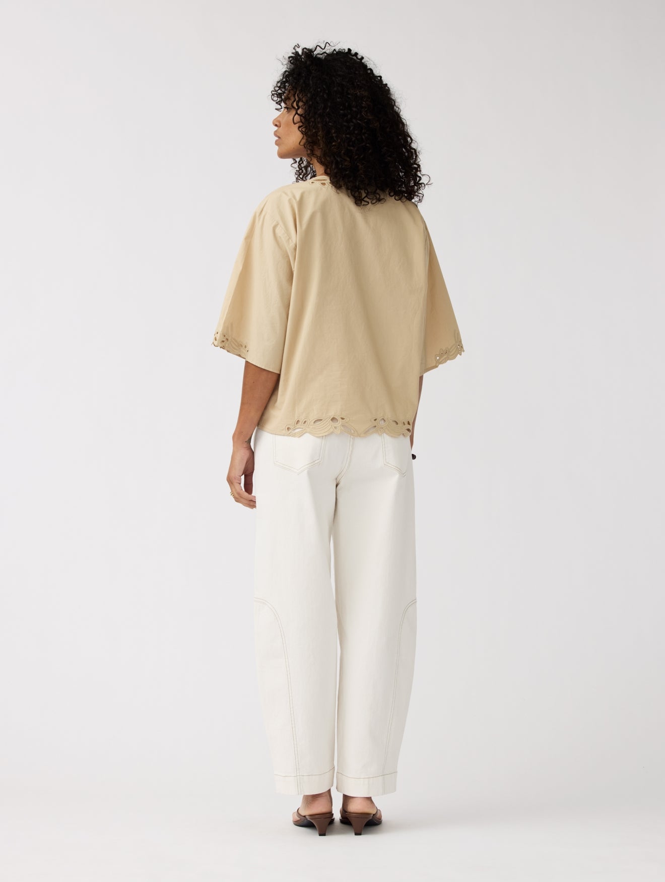 Top Aila | Sand