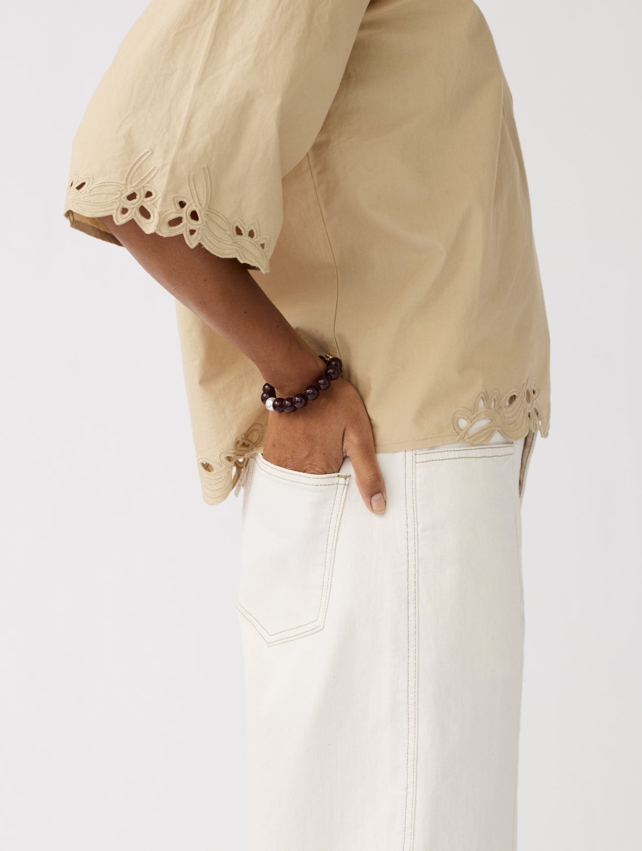 Top Aila | Sand